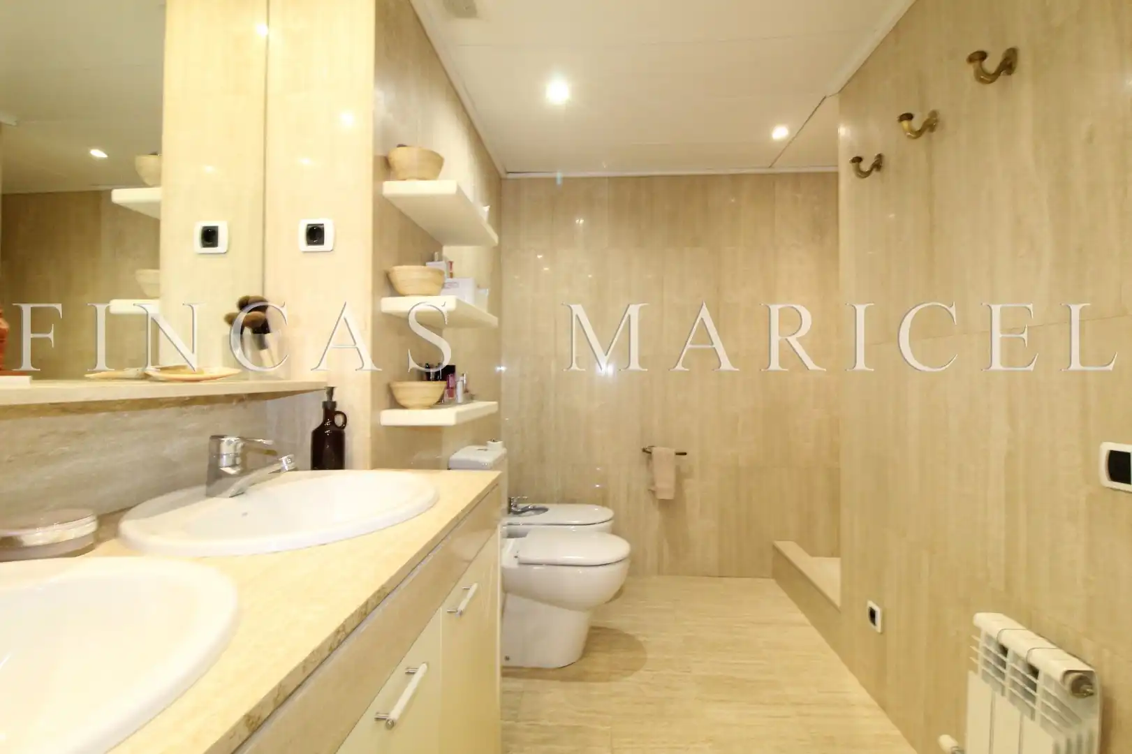 Bathroom of Flat for sale in Sitges  with Air Conditioner, Heating and Storage room