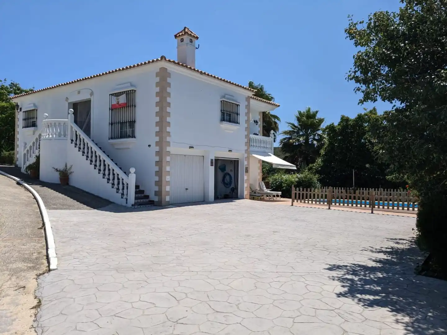 Vista exterior de Casa o xalet en venda en San Roque amb Aire condicionat, Calefacció i Jardí privat