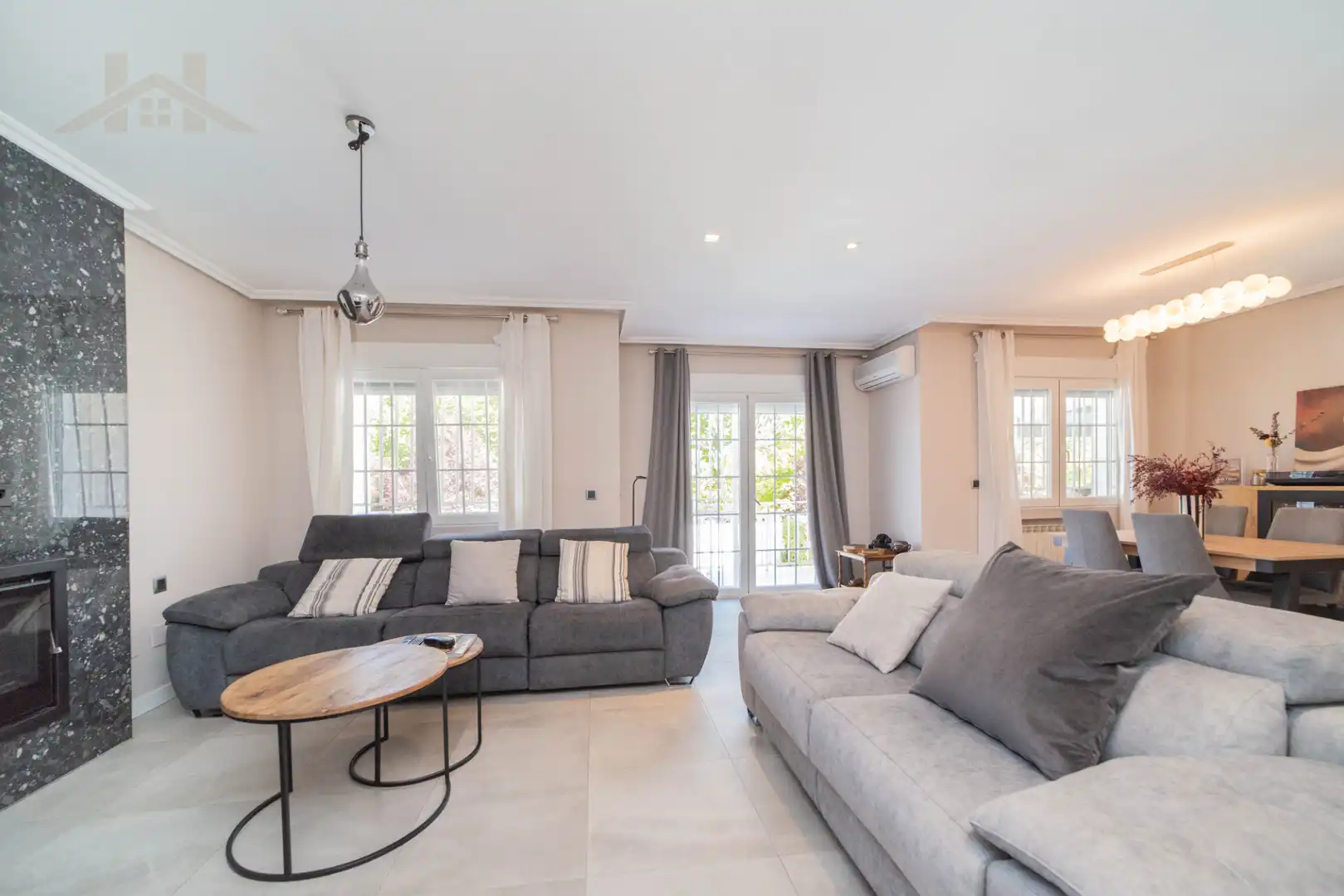 Living room of Houses for sale in Moraleja de Enmedio, Madrid