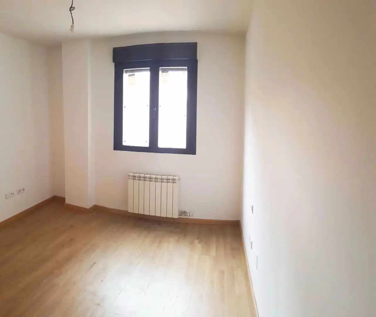 Schlafzimmer von Wohnung zur Miete in Tudela de Duero mit Heizung, Parkett und Abstellraum