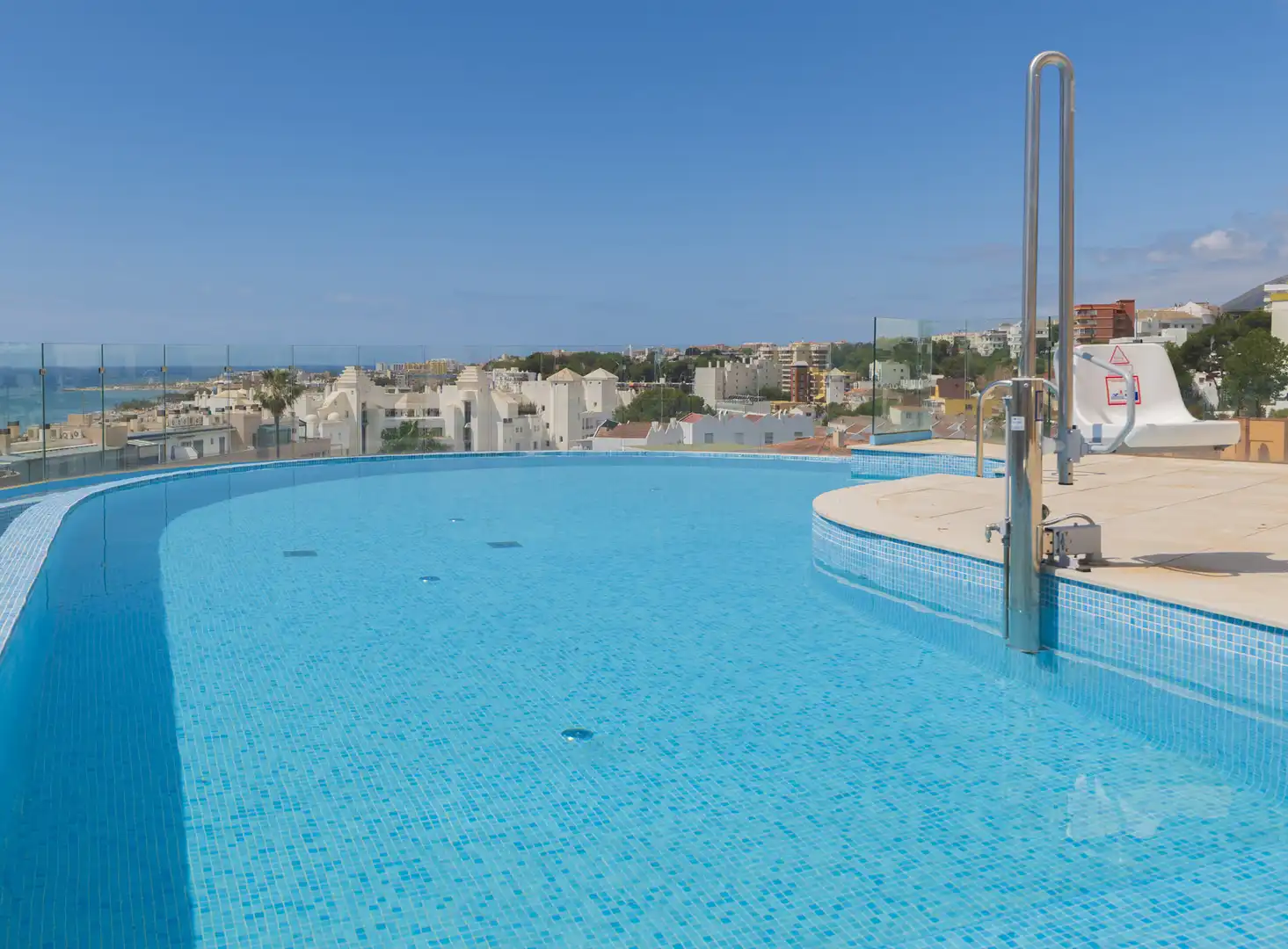 Piscina de Ático en venta en Torremolinos con Aire acondicionado, Calefacción y Terraza