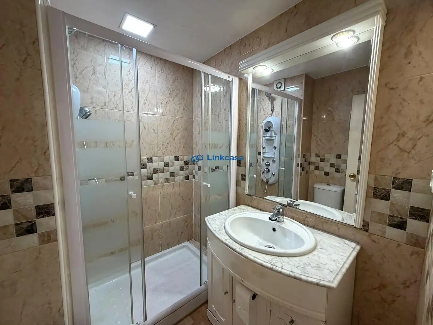 Baño de Piso en venta en Leganés con Aire acondicionado, Calefacción y Trastero