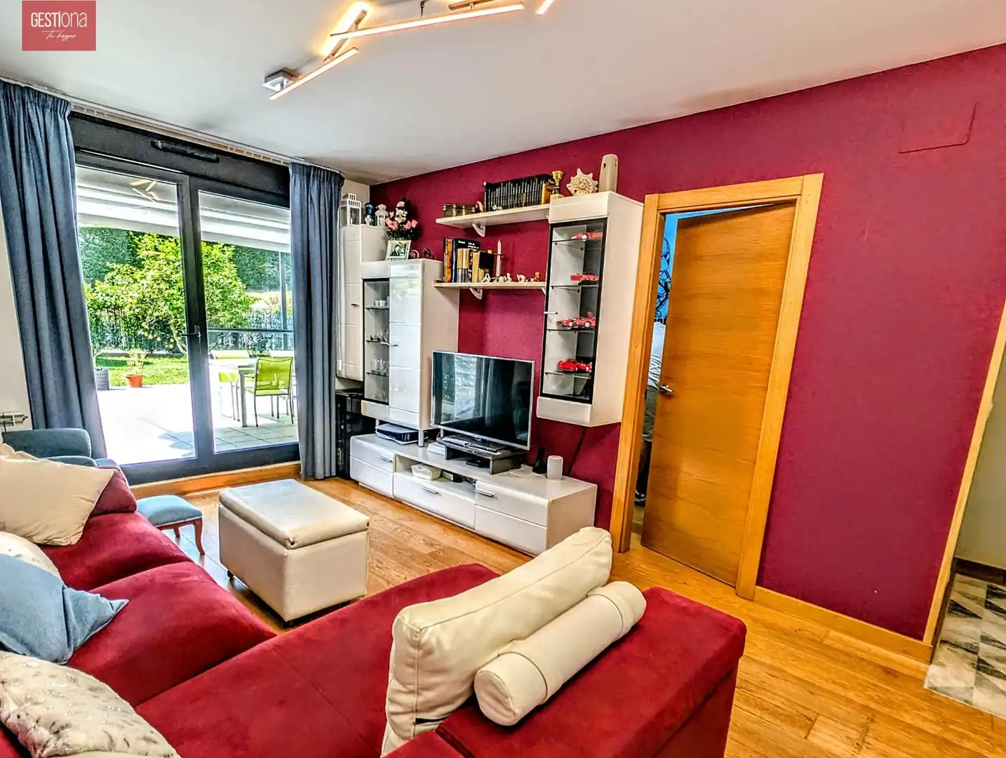 Sala d'estar de Planta baixa en venda en Santander amb Calefacció, Jardí privat i Terrassa