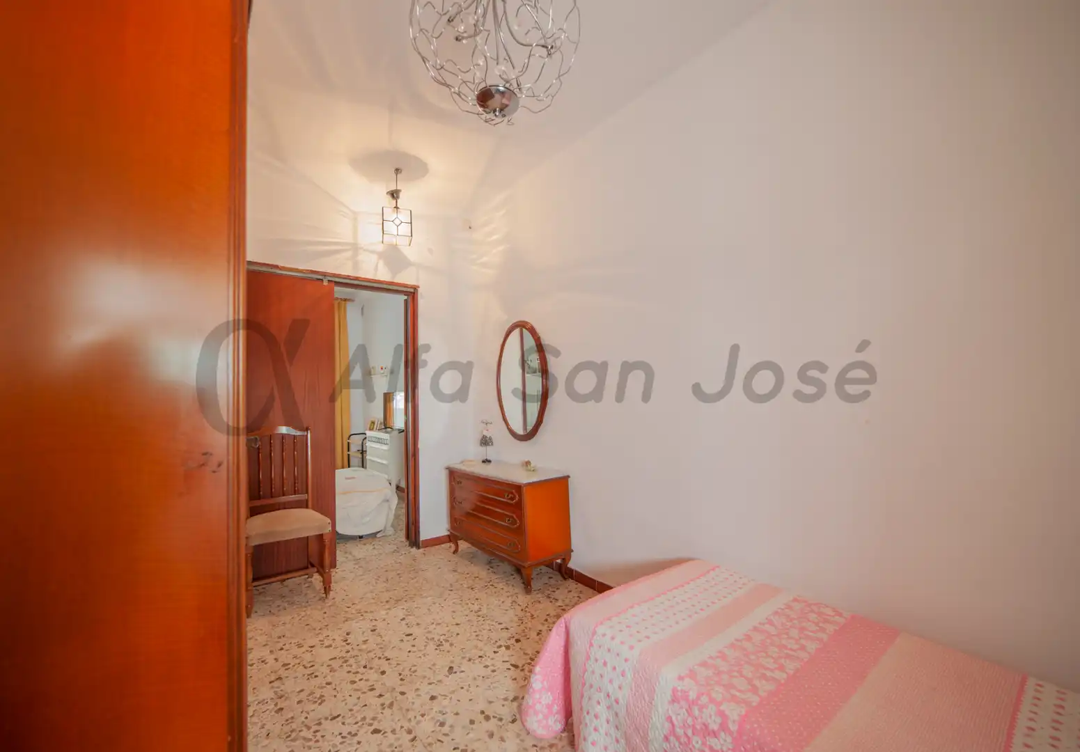 Dormitori de Casa adosada en venda en La Rinconada amb TV