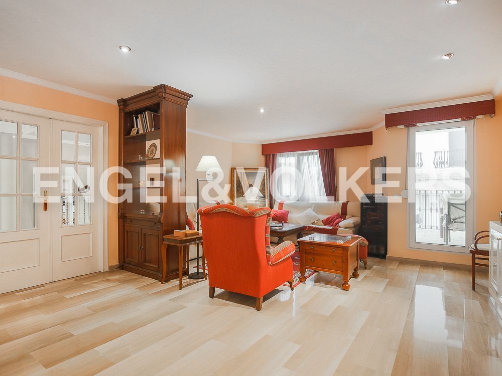Living room of Single-family semi-detached for sale in Gandia  with Air Conditioner, Private garden and Parquet flooring