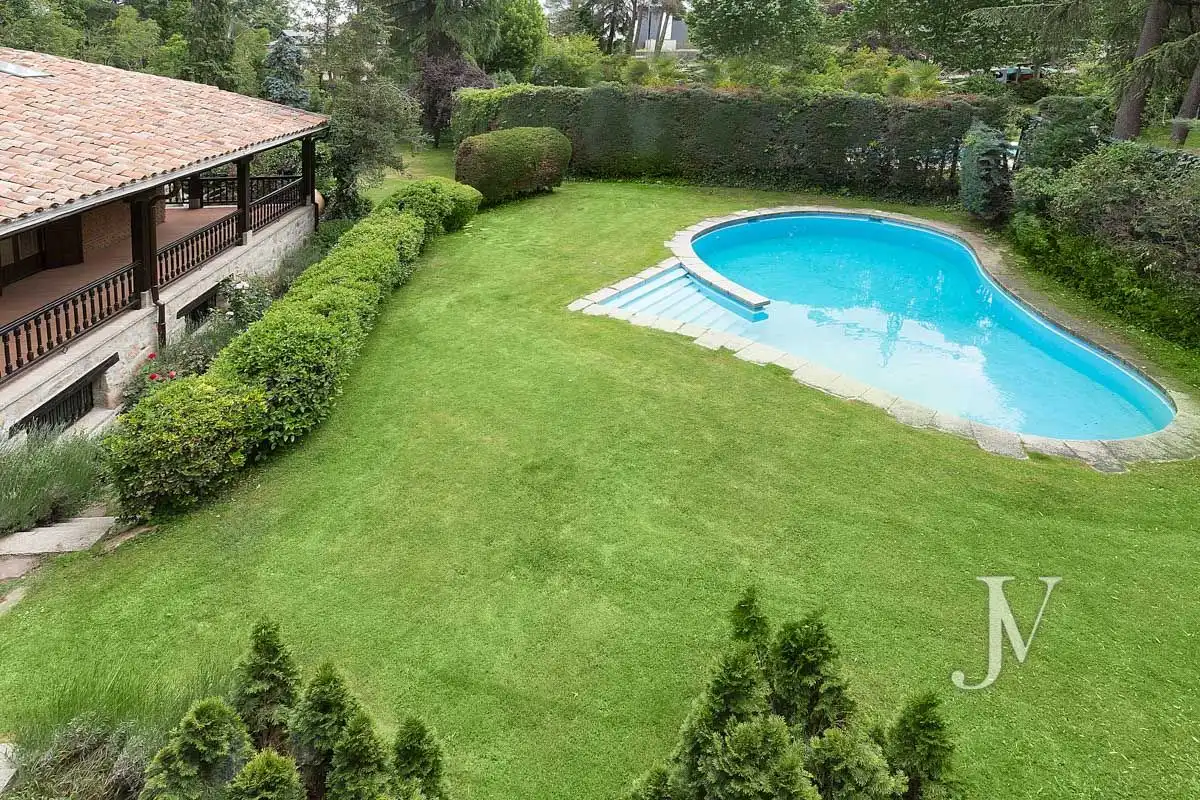 Swimming pool of Houses for rent in Madrid  with Air Conditioner, Heating and Private garden