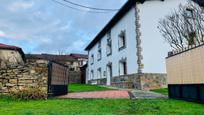 Vista exterior de Casa o xalet en venda en Valle de Losa amb Calefacció i Jardí privat