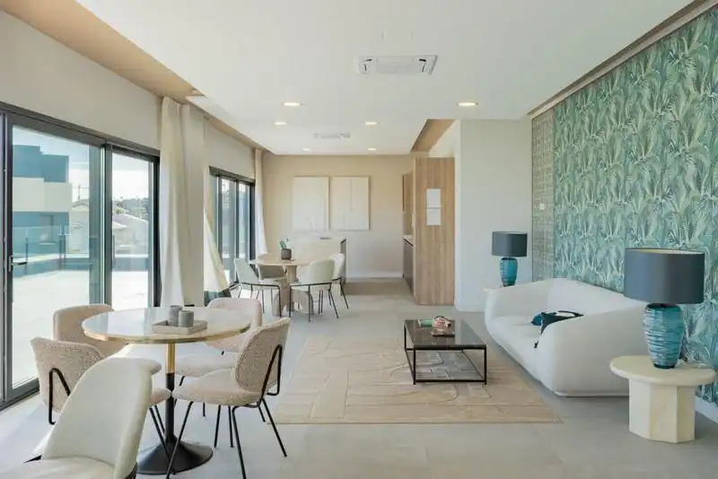 Sala de estar de Planta baja de alquiler en Estepona con Aire acondicionado, Jardín privado y Terraza