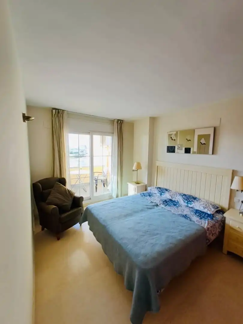 Dormitori de Apartament de lloguer en La Manga del Mar Menor amb Aire condicionat, Calefacció i Piscina