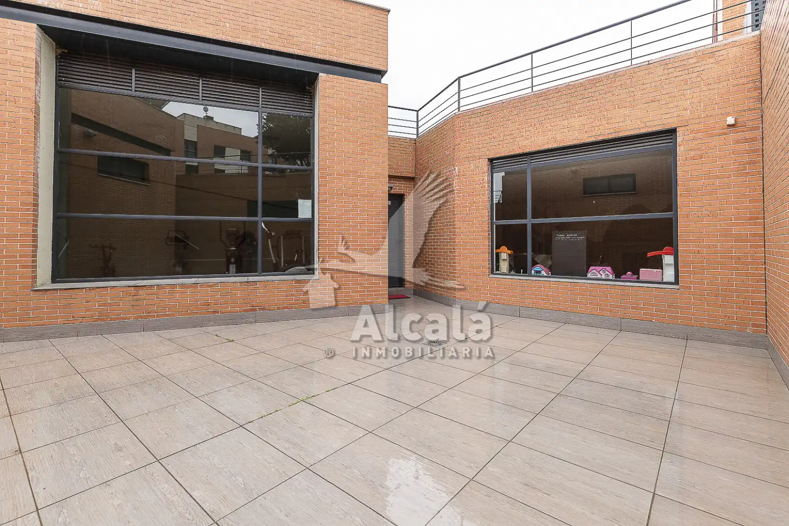 Vista exterior de Piso en venta en Alcalá de Henares con Aire acondicionado, Calefacción y Jardín privado