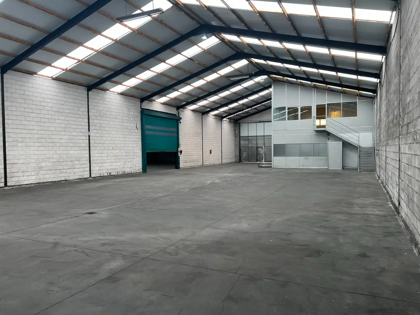 Fabrikhallen zur Miete in Narón