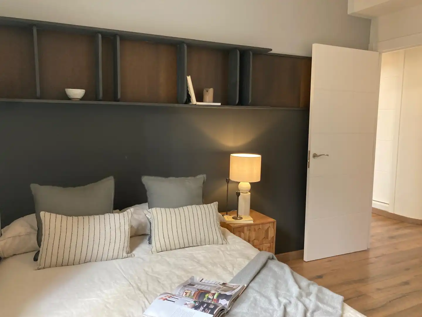 Dormitori de Apartament de lloguer en Madrid amb Aire condicionat, Calefacció i Moblat