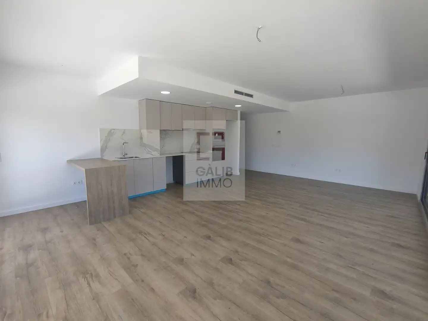 Wohnzimmer von Erdgeschoss zum Verkauf in Figueres mit Klimaanlage, Heizung und Terrasse
