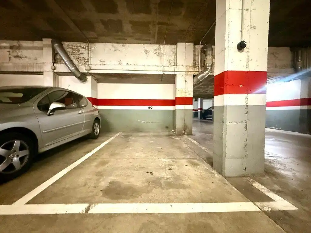 Parkplatz von Wohnungen zum Verkauf in Figueres mit Klimaanlage, Heizung und Terrasse