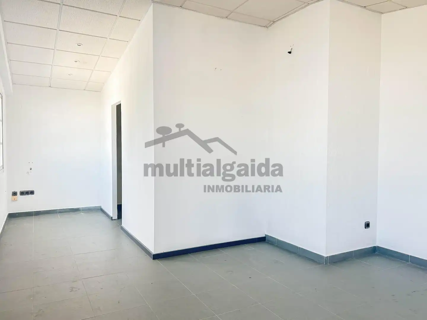 Nau industrial en venda a Monteolivete - Camino Sevilla