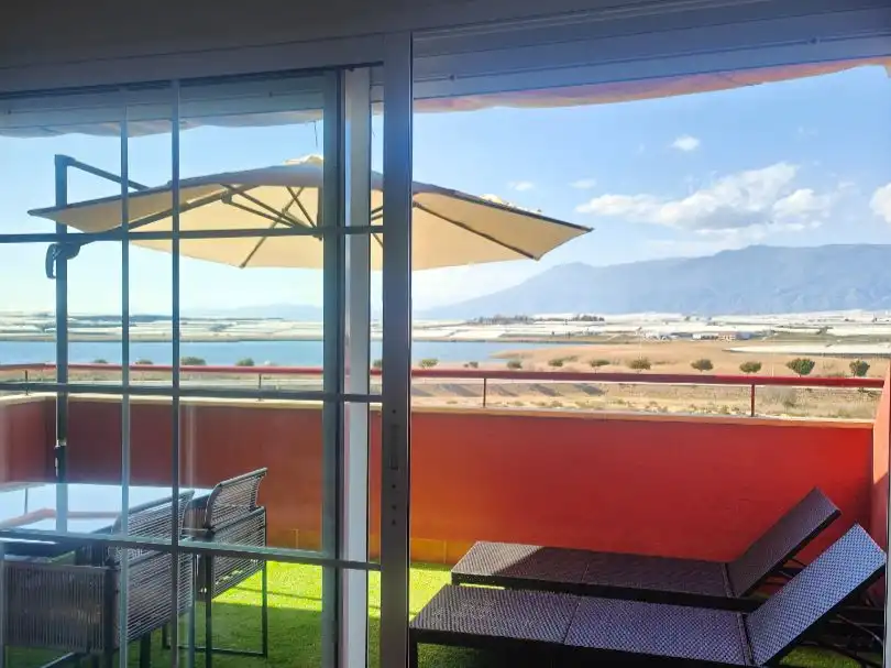 Terrasse von Wohnungen zum Verkauf in Roquetas de Mar mit Klimaanlage und Terrasse