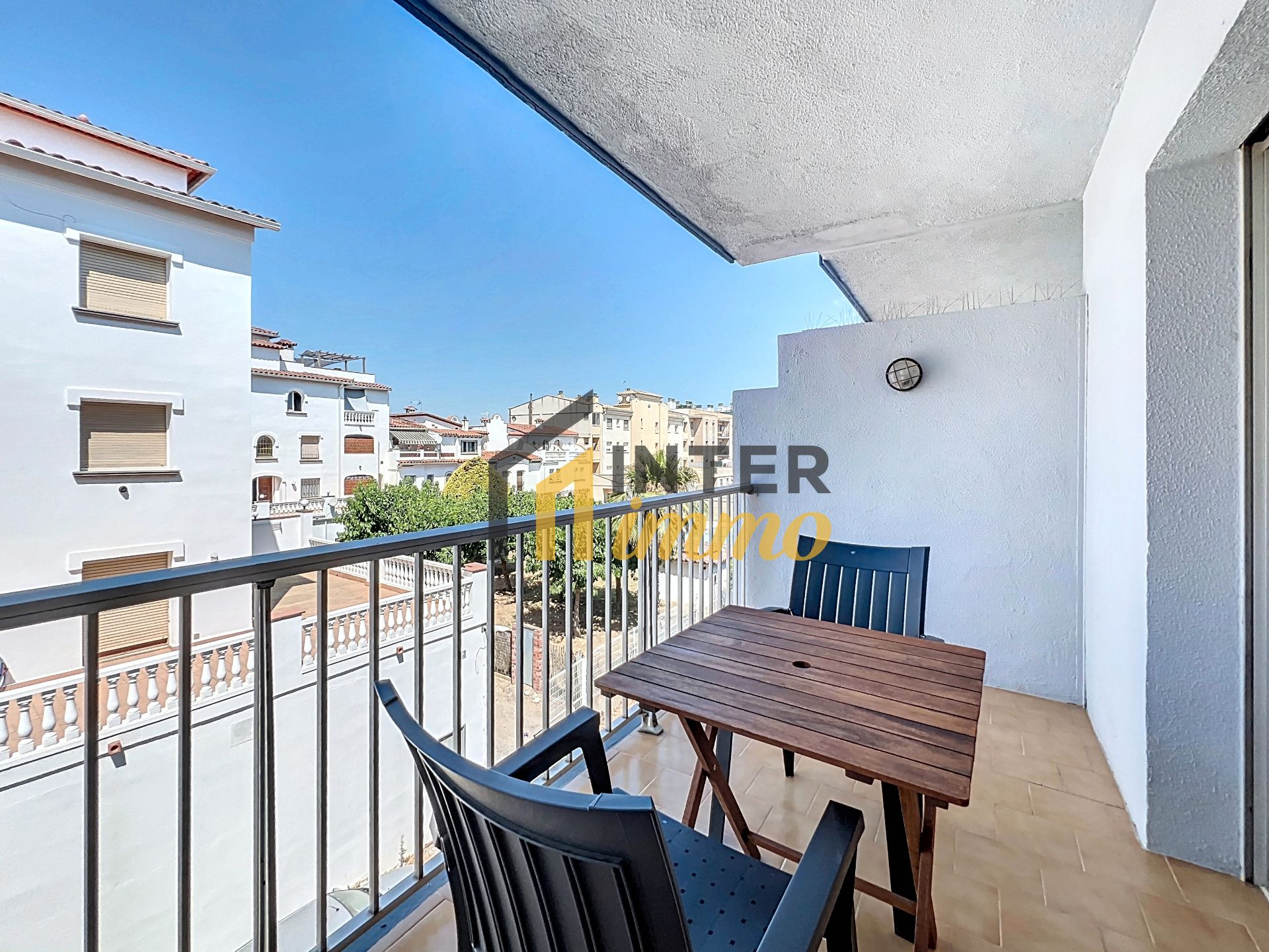 Vista exterior de Pis en venda en Empuriabrava amb Terrassa, Moblat i Rentadora