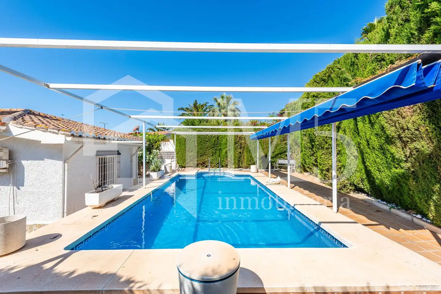 Vista exterior de Casa o chalet en venta en Vélez-Málaga con Jardín privado, Terraza y Piscina