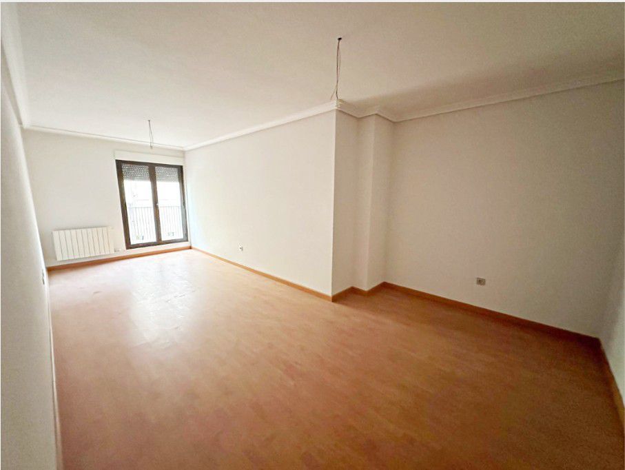 Piso en venta en Villares de la Reina con Calefacción y Terraza