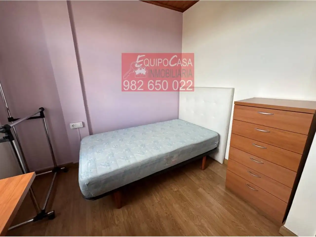 Habitación de Casa adosada en venta en Lugo con Calefacción, Terraza y Amueblado