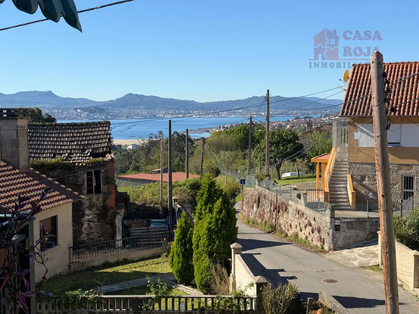 Außenansicht von Einfamilien-Reihenhaus zum Verkauf in Moaña mit Heizung, Parkett und Terrasse