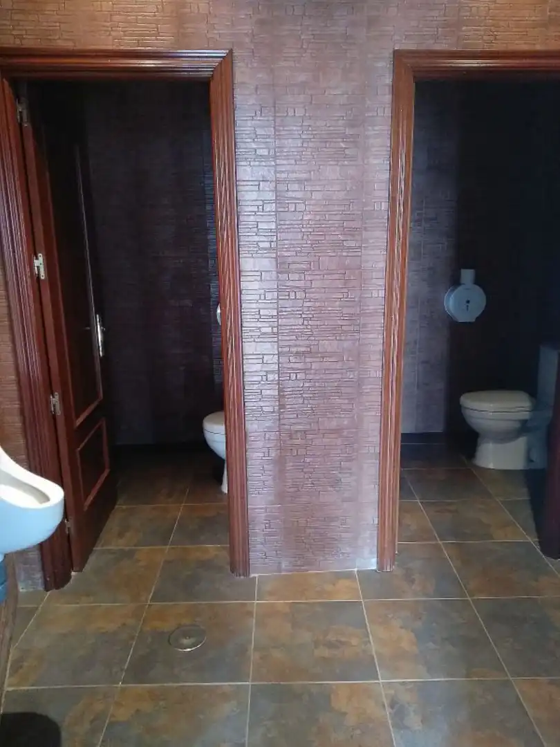 Badezimmer von Gebäude zur Miete in Espartinas