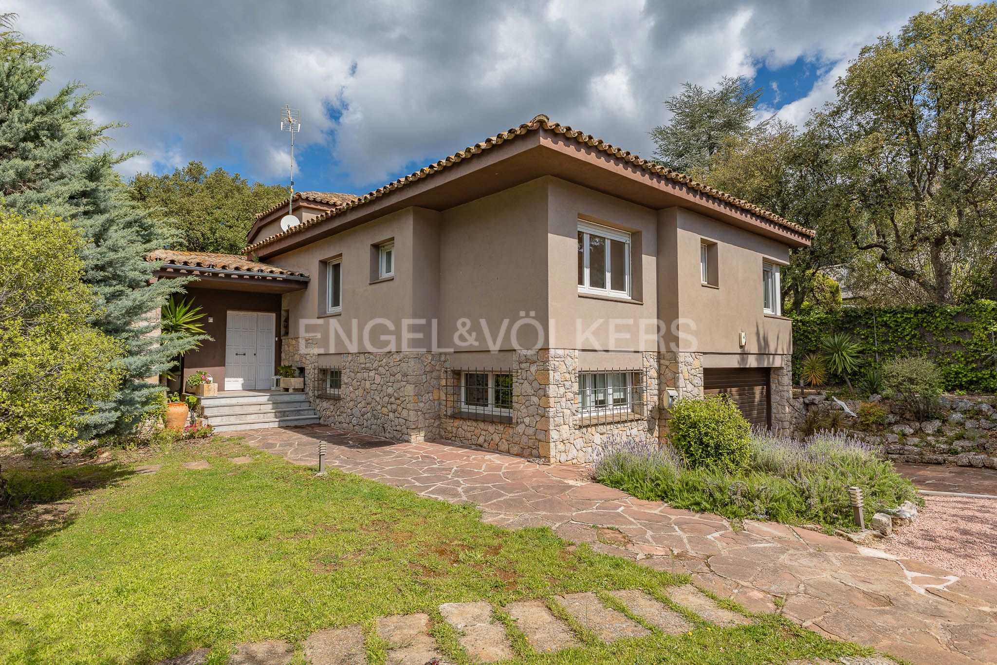 Vista exterior de Casa o xalet en venda en Matadepera amb Calefacció, Jardí privat i Terrassa