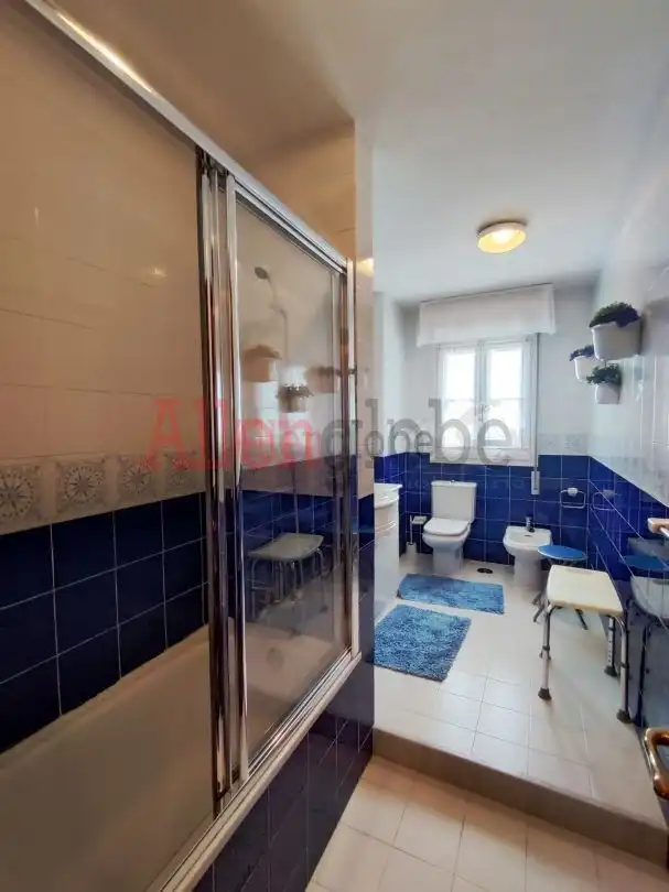 Baño de Casa o chalet en venta en Llanera con Calefacción, Jardín privado y Terraza