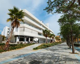 Vista exterior de Apartament en venda en Marbella amb Aire condicionat, Terrassa i Piscina comunitària