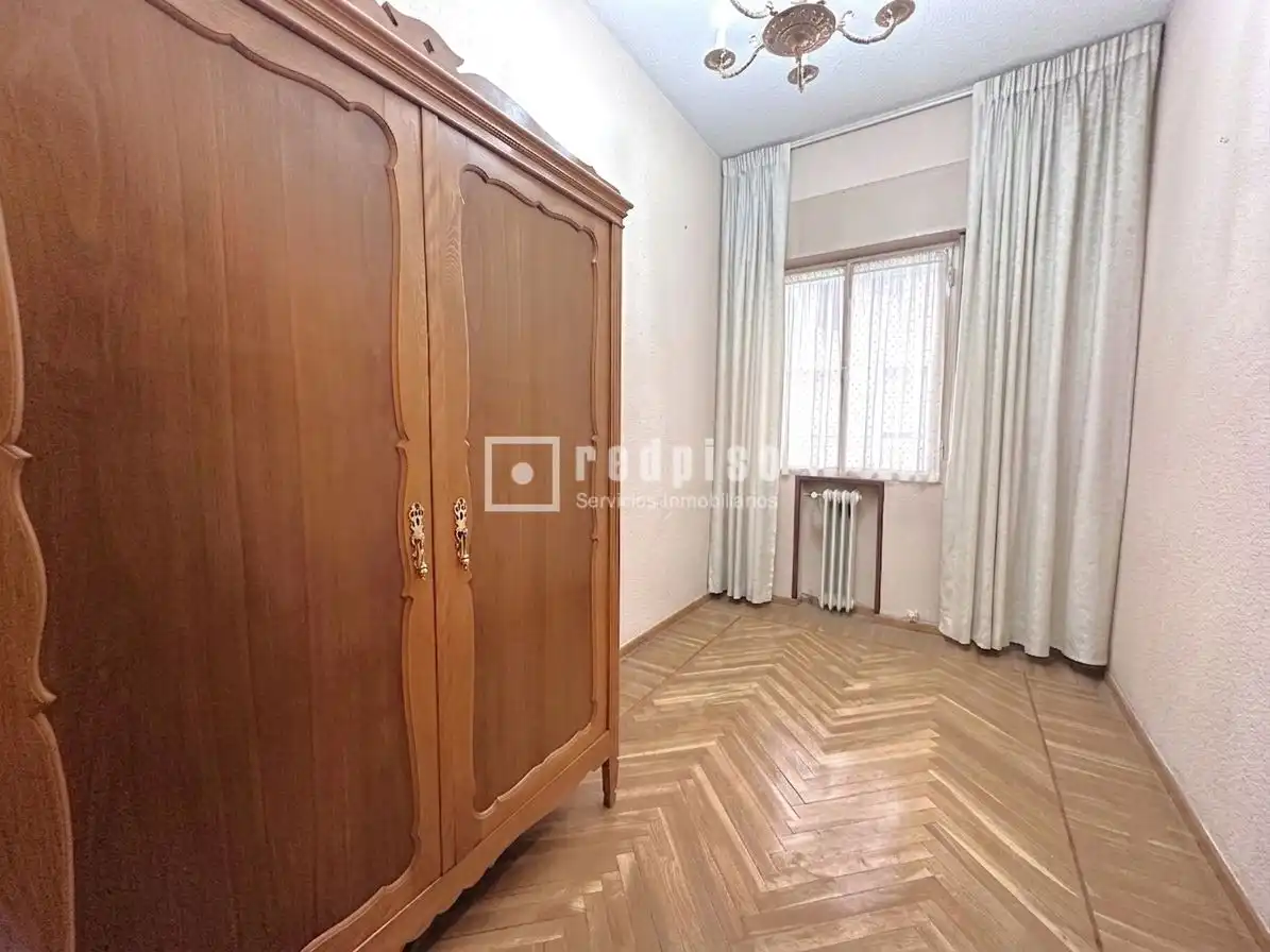 Dormitori de Pis en venda en Madrid amb Calefacció, Parquet i Terrassa