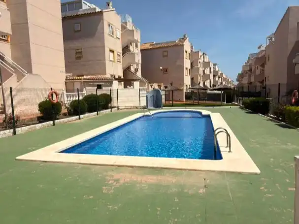 Piscina de Pis en venda en Torrevieja amb Terrassa, Piscina i Balcó