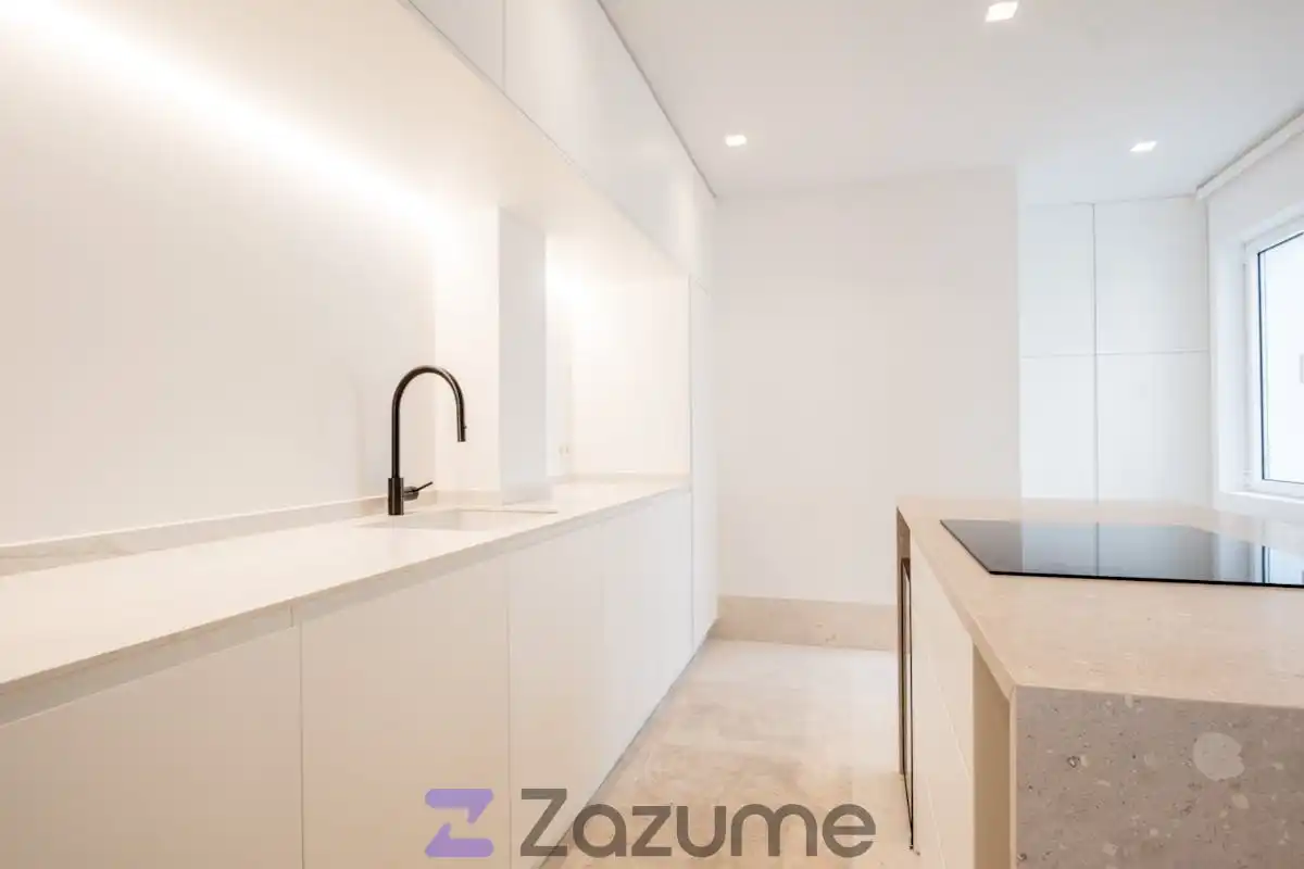 Cocina de Piso de alquiler en Zaragoza con Aire acondicionado, Calefacción y Horno