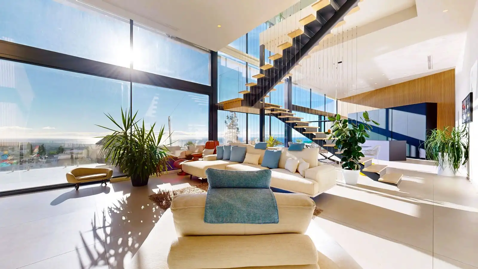 Sala d'estar de Casa o xalet en venda en Marbella amb Aire condicionat, Terrassa i Traster