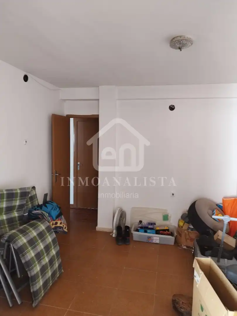 Houses for sale in Requena  with Air Conditioner, Terrace and Storage room