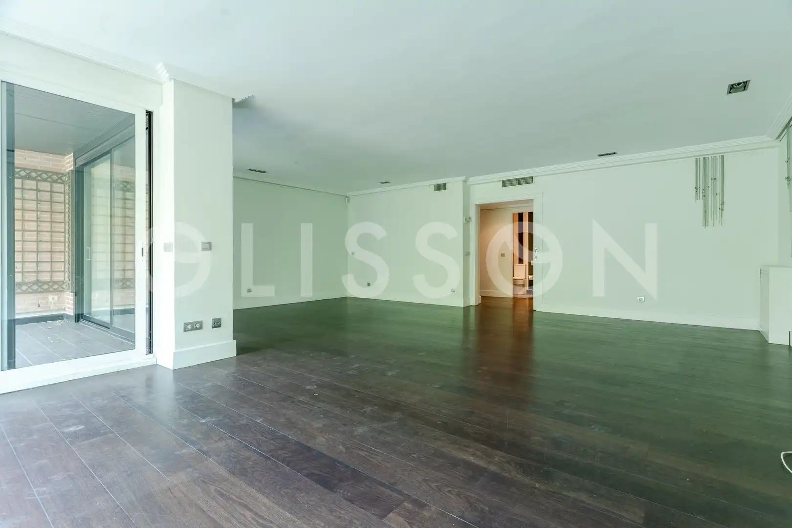 Sala de estar de Dúplex en venta en La Moraleja con Aire acondicionado, Calefacción y Jardín privado