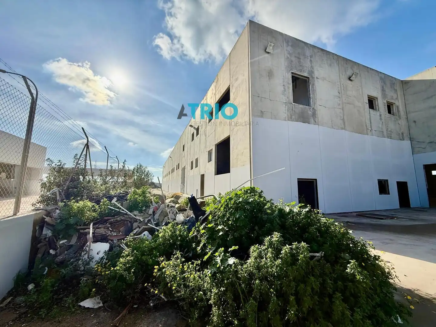 Vista exterior de Nave industrial en venta en Bunyola