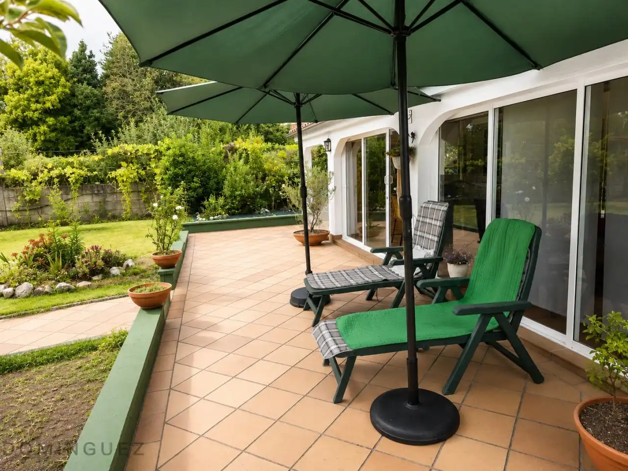 Terrassa de Casa o xalet en venda en Cangas  amb Calefacció, Jardí privat i Terrassa