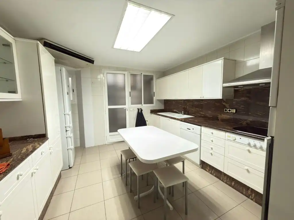 Küche von Wohnung zur Miete in Valencia mit Klimaanlage, Terrasse und Möbliert