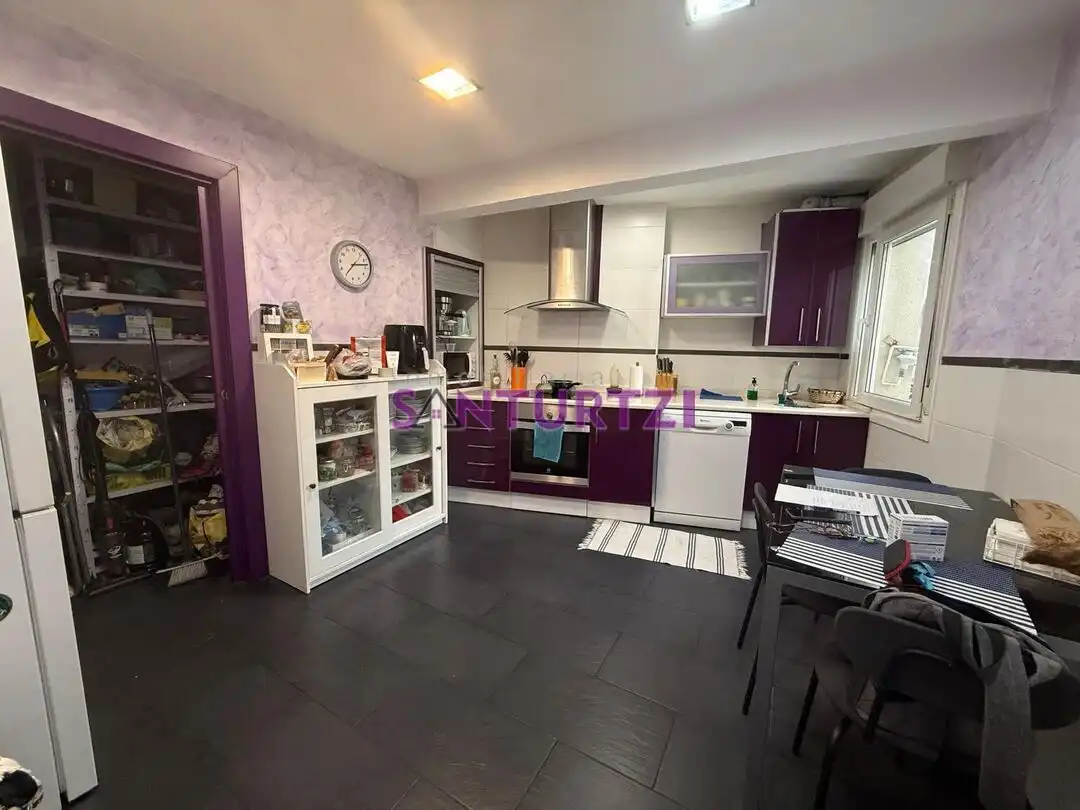 Kitchen of Flat for sale in Santurtzi   with Heating and Storage room