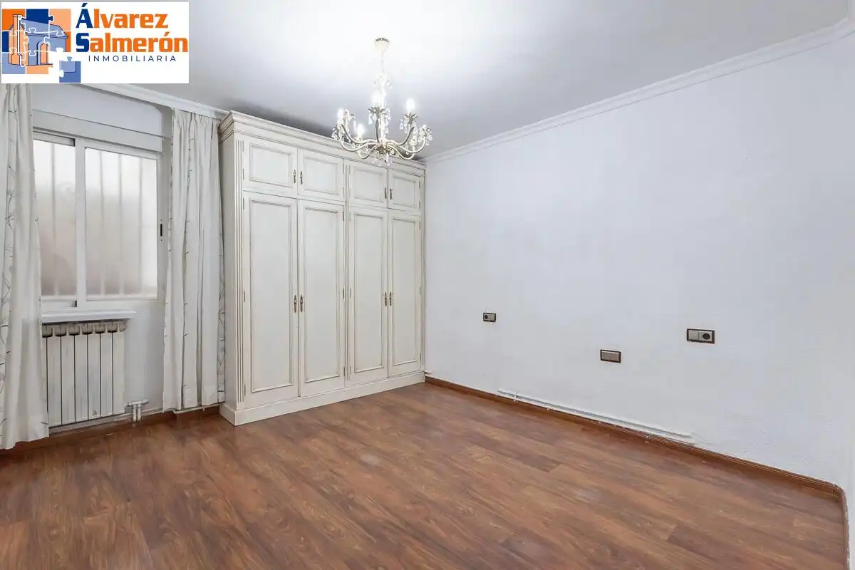 Habitación de Piso en venta en Granada con Calefacción y Trastero