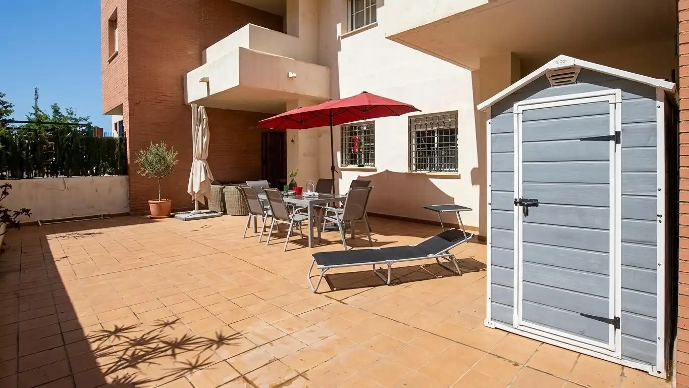 Terrasse von Erdgeschoss zum Verkauf in Benalmádena mit Klimaanlage, Heizung und Privatgarten