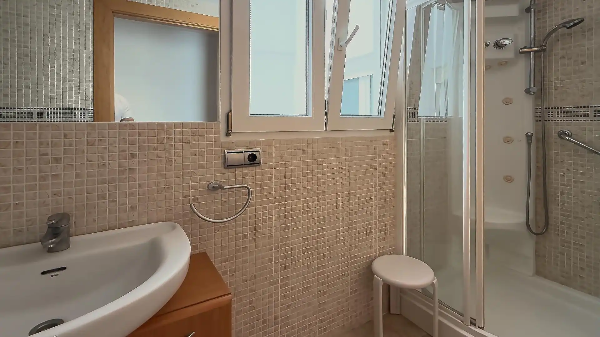 Bathroom of Attic for sale in Benidorm  with Air Conditioner, Heating and Parquet flooring