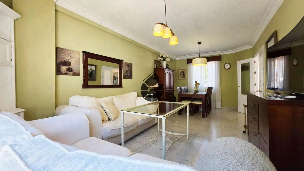 Sala de estar de Casa adosada en venta en Castilleja de la Cuesta con Aire acondicionado y Balcón