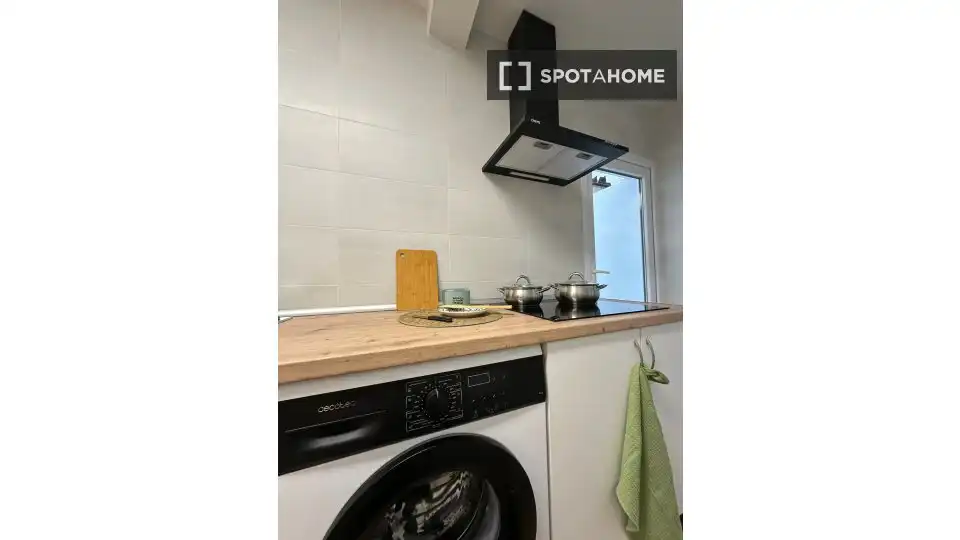 Kitchen of Flat for share in Macarena