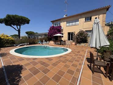 Xalet amb piscina en venda a Calle Moli d´en Roca