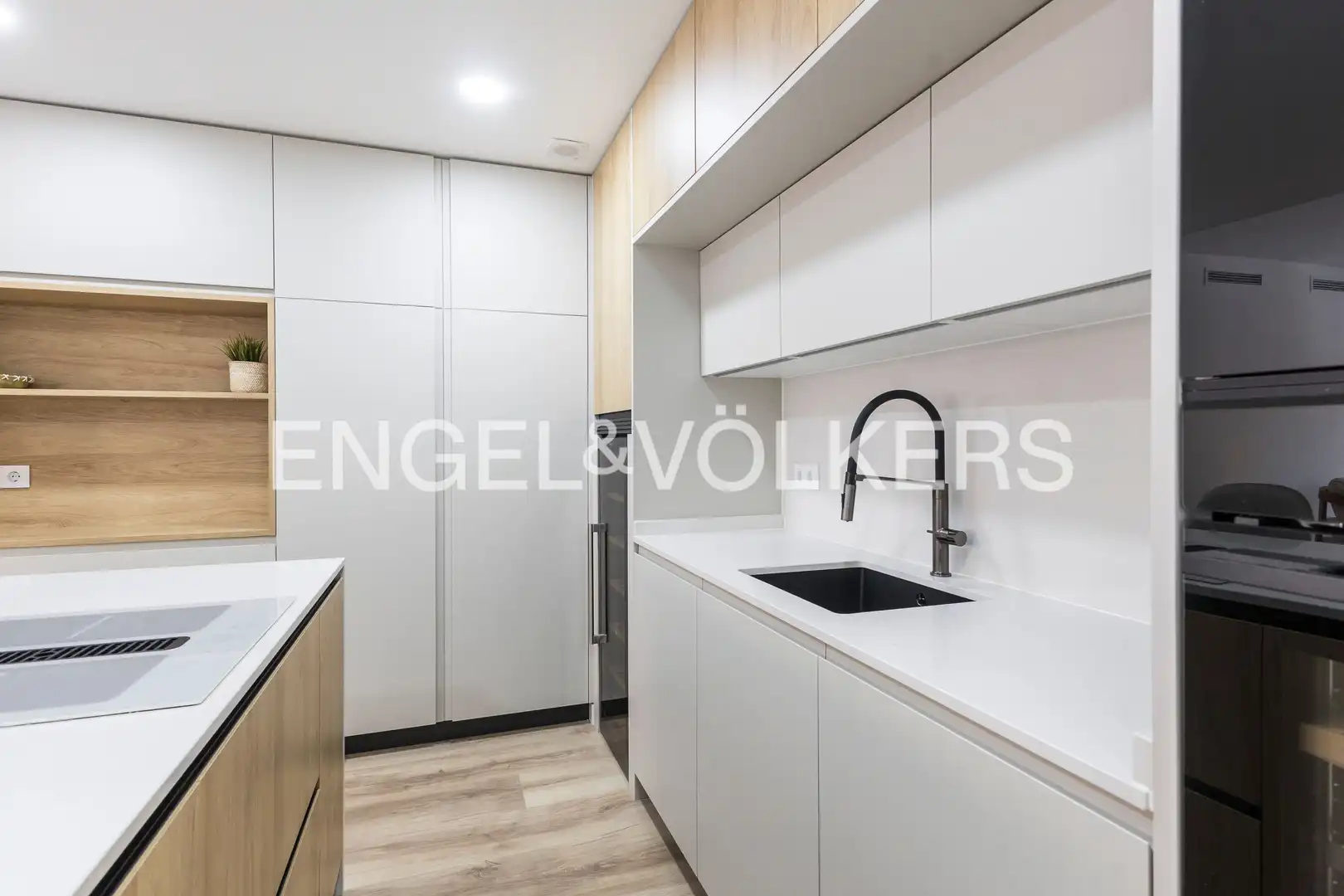 Kitchen of Flat for sale in Madrid  with Air Conditioner, Heating and Parquet flooring