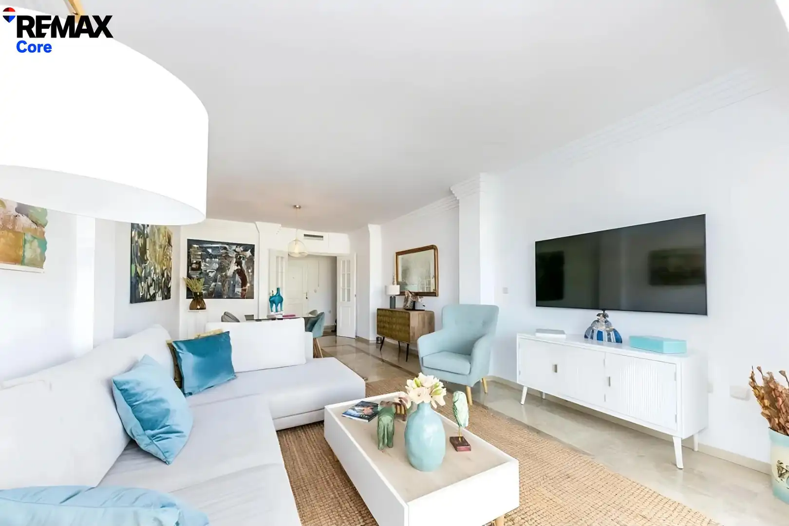 Wohnzimmer von Wohnung zum Verkauf in Marbella mit Klimaanlage, Privatgarten und Terrasse