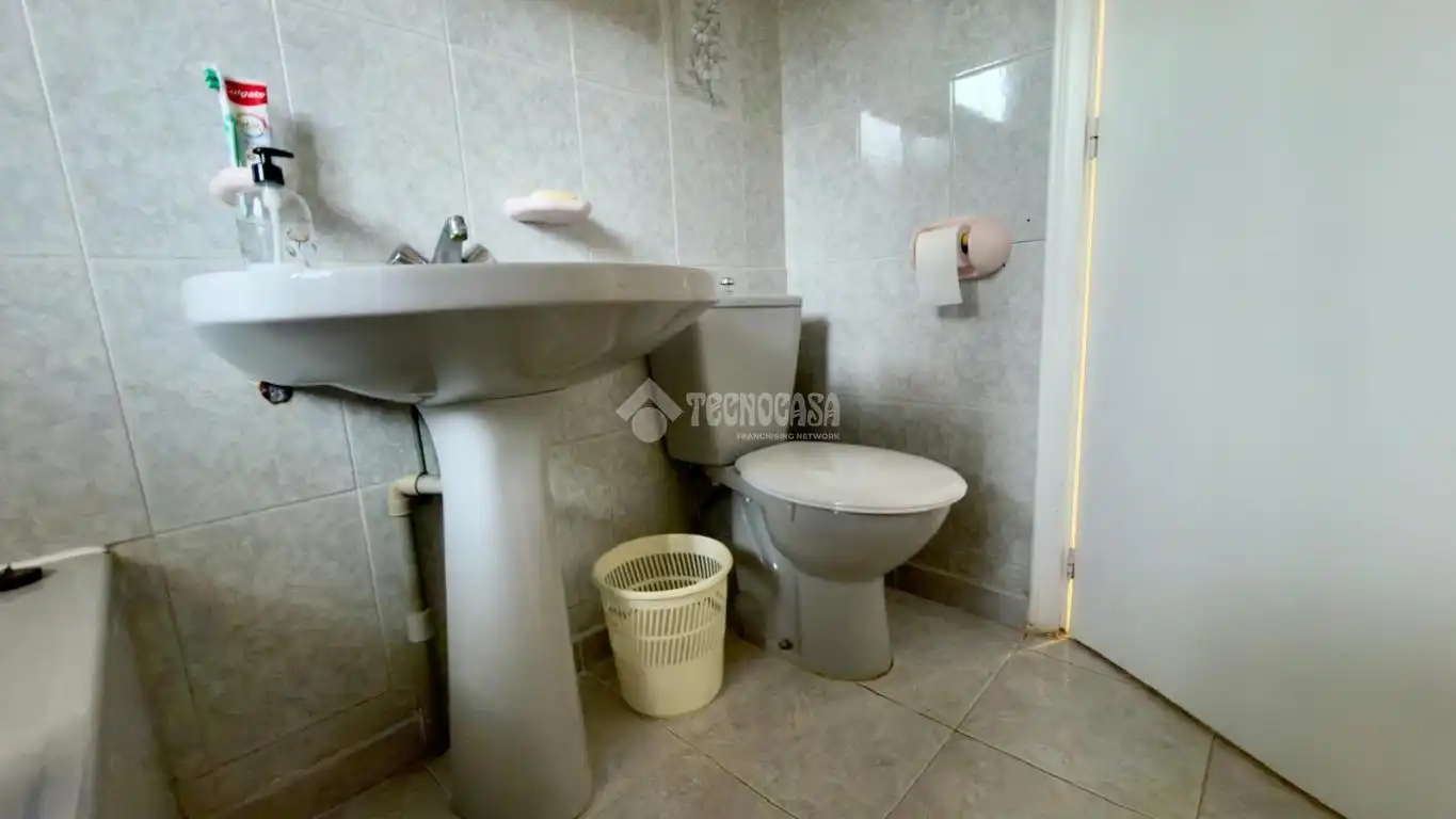 Baño de Casa adosada en venta en Los Barrios con Aire acondicionado, Calefacción y Balcón