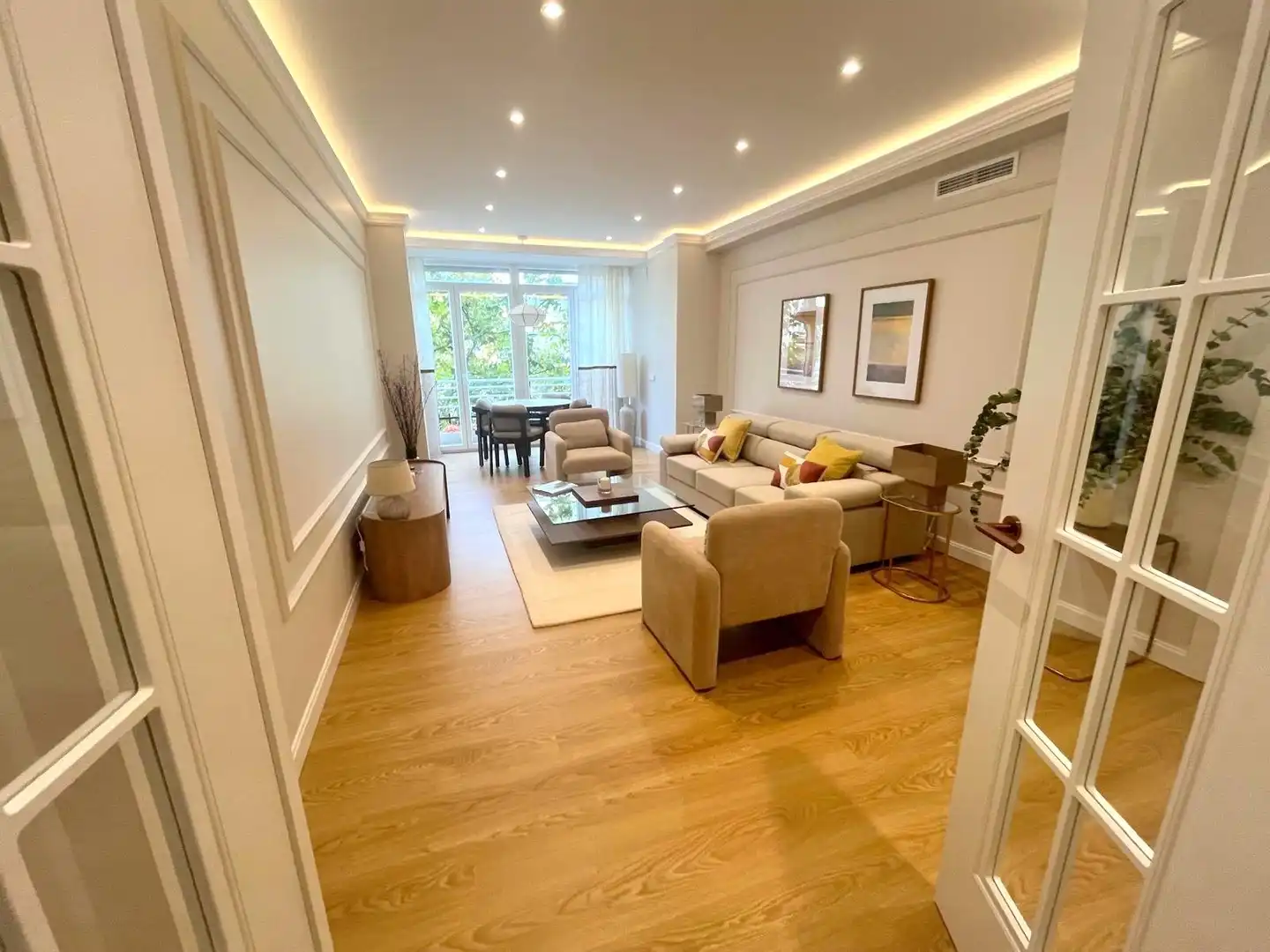 Living room of Flat for rent in Madrid  with Air Conditioner and Furnished