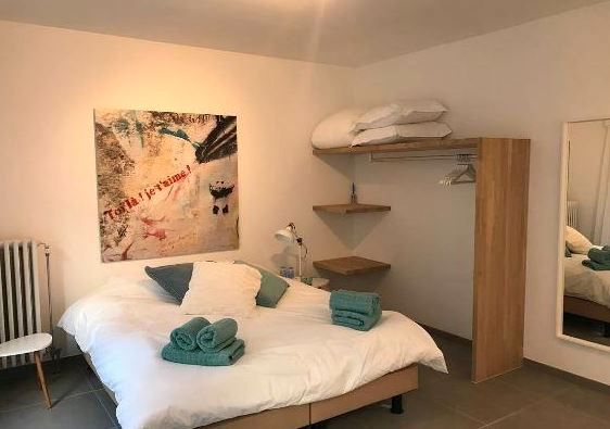 Dormitori de Pis de lloguer en Girona Capital amb Moblat i Es permeten mascotes